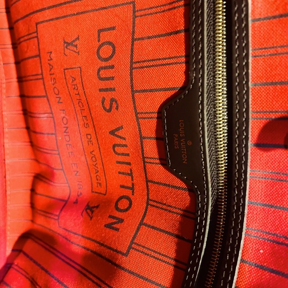 Louis Vuitton Neverfull purchased 2022/2023 w/receipt. - Picture 4 of 6